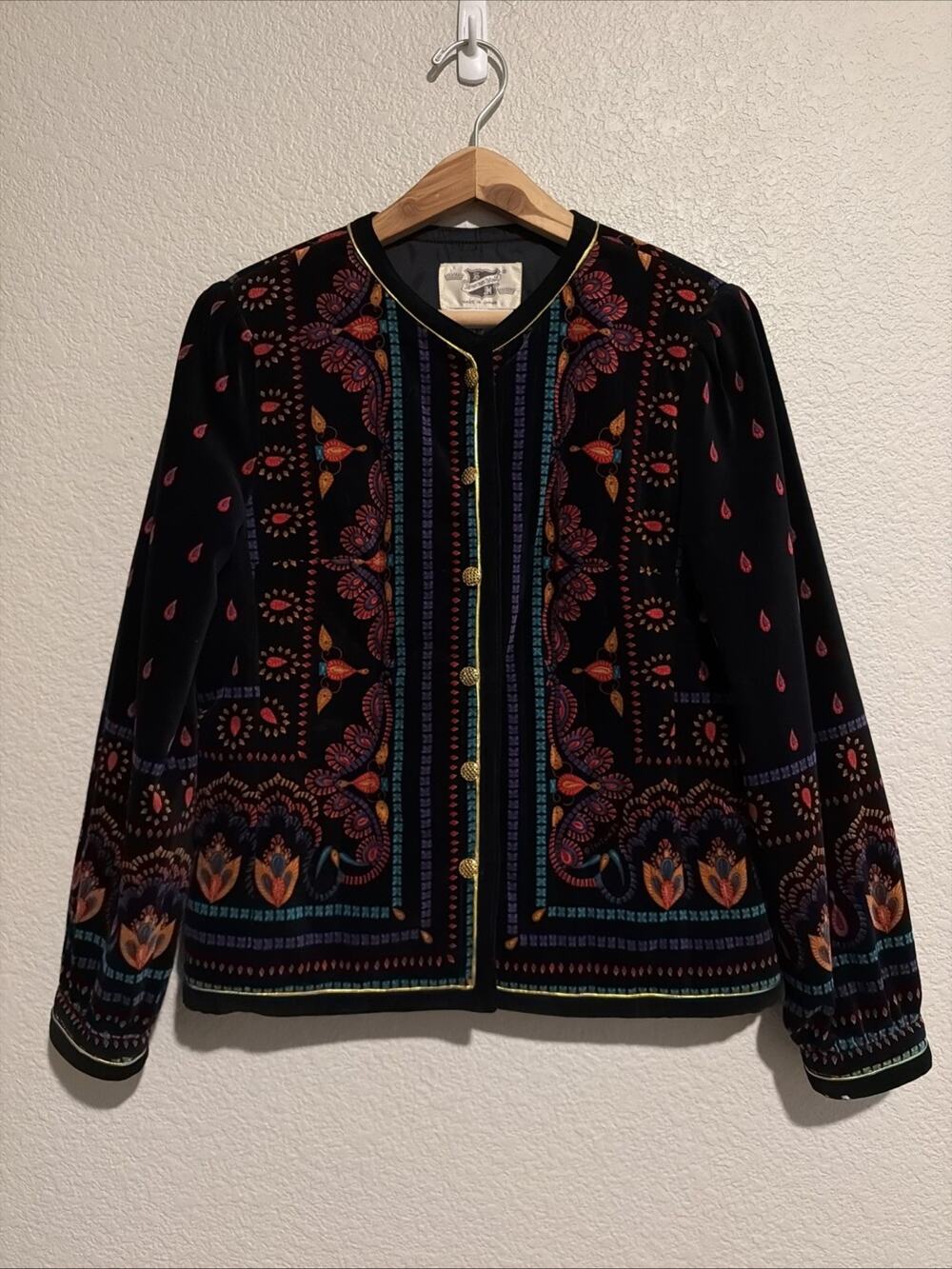 Vintage Saxton Hall Black Velvet Gold Filigree Button Front Jacket Tapestry Art